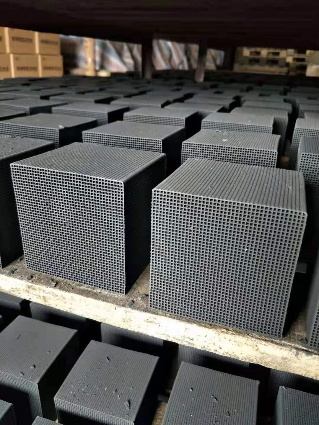 蜂窩<a href='http://m.zjbaoji.com/hxt/' target='_blank'><u>活性炭生產廠家</u></a>